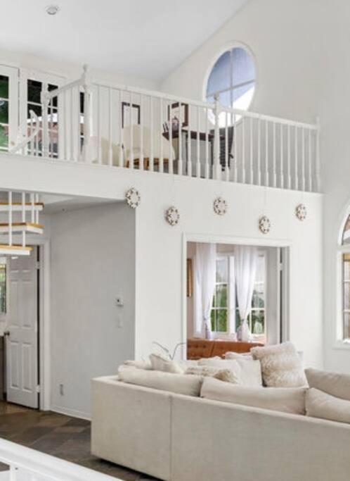 Stunning Mediterranean Mansion In Laurel Canyon Los Ángeles Exterior foto