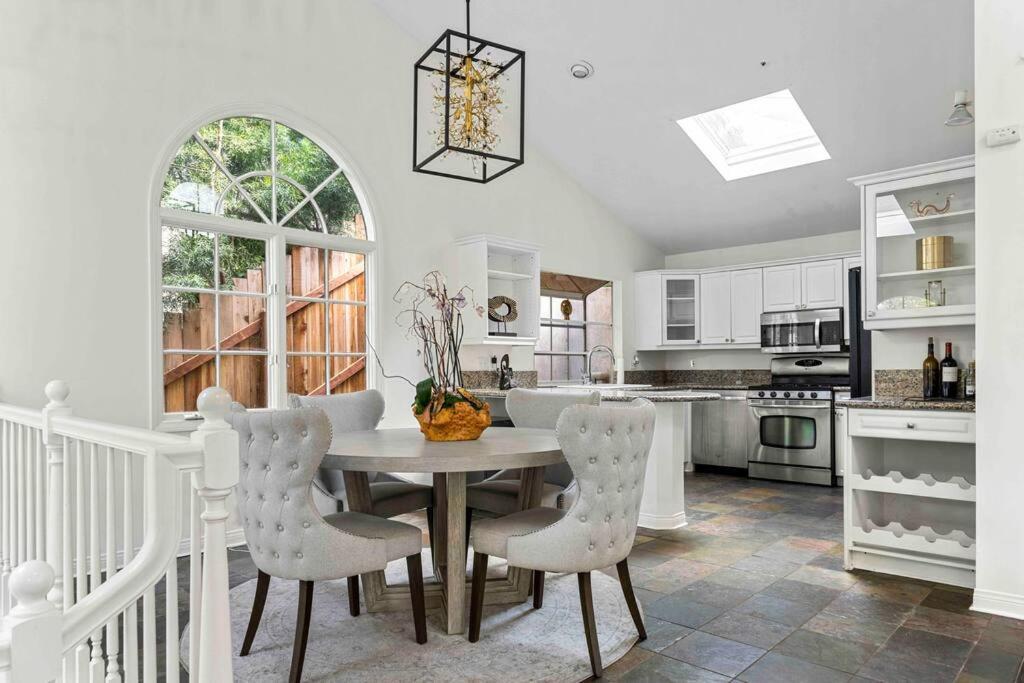Stunning Mediterranean Mansion In Laurel Canyon Los Ángeles Exterior foto