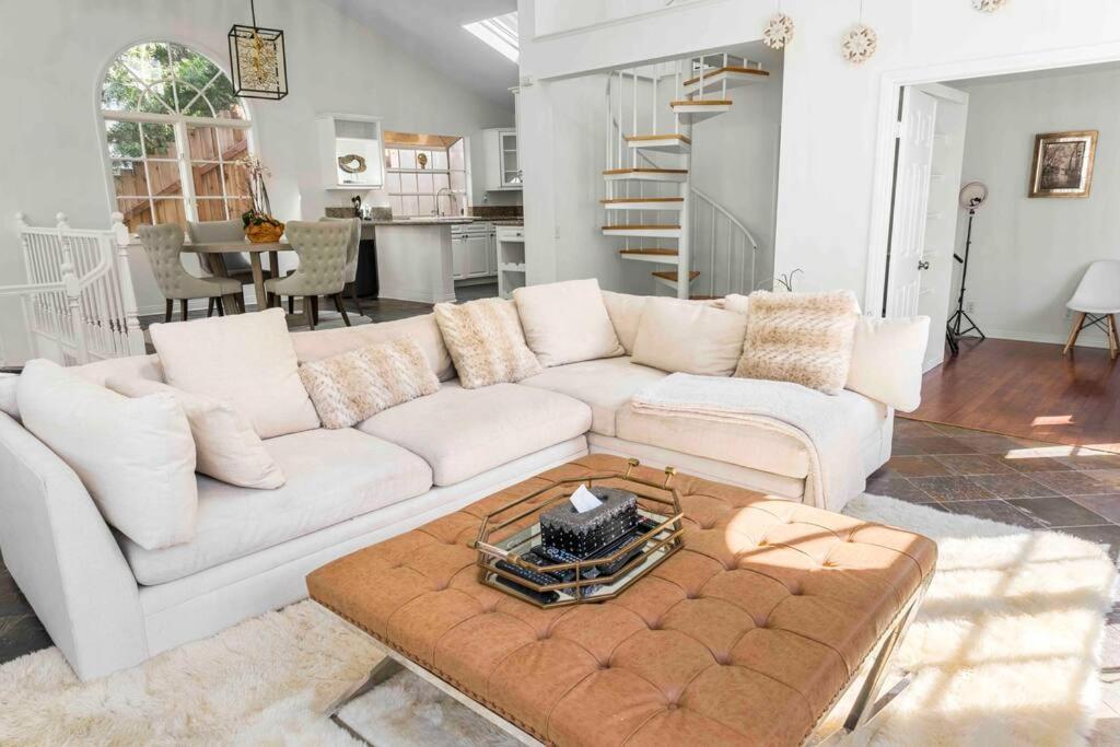 Stunning Mediterranean Mansion In Laurel Canyon Los Ángeles Exterior foto